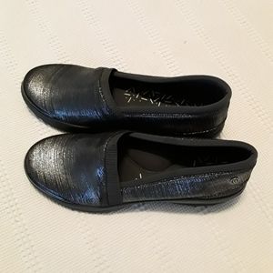 BZees Slip On, Size 9